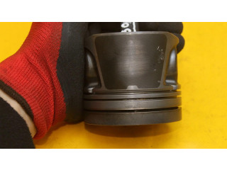 Píst    Mercedes-Benz A W169     