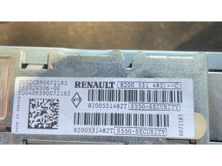 Радио/ проигрыватель CD/DVD / навигация