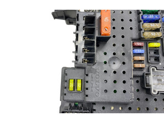 Блок предохранителей  8688264, 12217789   Volvo V70    