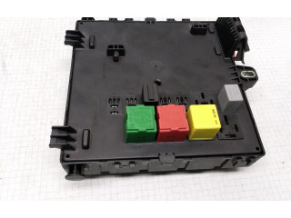 Блок предохранителей 13170891, 519048102 Opel Vectra C