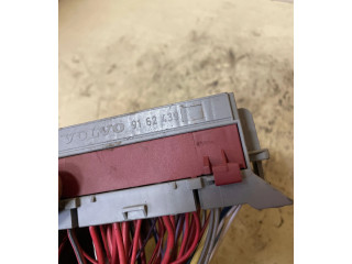 Блок предохранителей  9162439   Volvo V70    