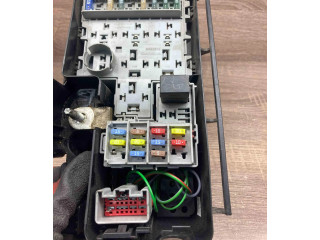 Блок предохранителей 30728132, 8690698   Volvo XC90    