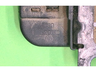 Zámek zadních dveří Volkswagen Caddy 2013