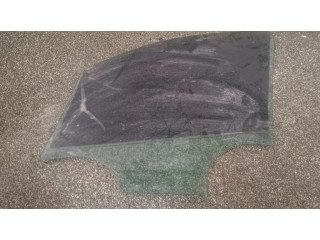 Основное стекло передних дверей (четырехдверного автомобиля)