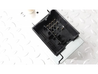 Радио/ проигрыватель CD/DVD / навигация