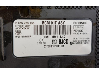 Блок предохранителей LU5T15604B, LU5T15604B   Ford Focus    