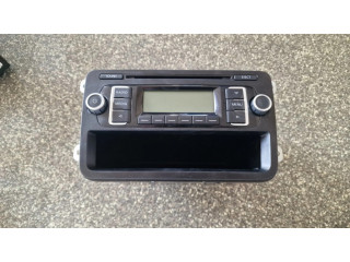 Радио/ проигрыватель CD/DVD / навигация