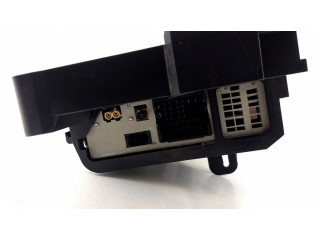 Радио/ проигрыватель CD/DVD / навигация