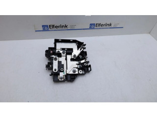 Блок предохранителей 8889877787, 8889877787 Lynk & co 01