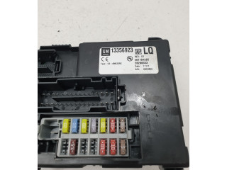 Блок предохранителей 13356923 Opel Meriva B
