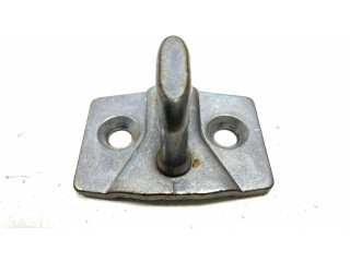 Передняя петля замка