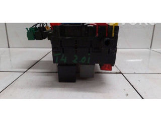 Блок предохранителей  3A0972559   Volkswagen Transporter - Caravelle T4    