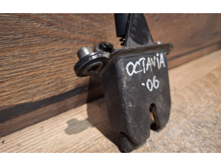 Замок багажника 1Z5827501C, SN3CC    Skoda Octavia Mk2 (1Z) 2004 - 2013 года