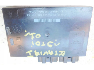 Комплект блоков управления 038906018GM   Skoda Octavia Mk1 (1U)