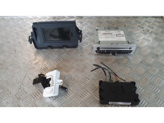 Радио/ проигрыватель CD/DVD / навигация