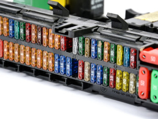 Pojistková skříňka YQE500240, YMD504280 Land Rover Range Rover L322 2005