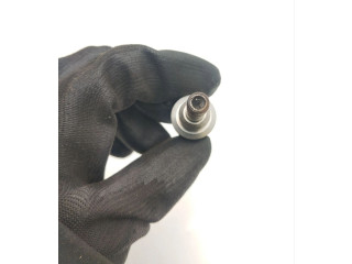 Vstřikovač 1079036N, U026 Audi A8 S8 D4 4H