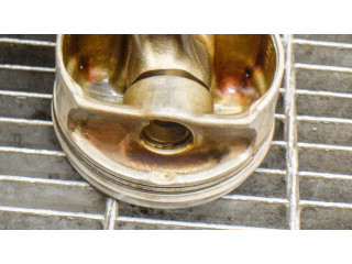 Píst 7838623, 7840918 BMW 5 E60 E61 pro benzínový motor 5.0 S85 B50 A