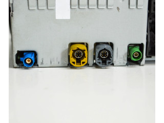 Радио/ проигрыватель CD/DVD / навигация