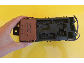 Блок предохранителей MB953355, MR318828 Mitsubishi Carisma