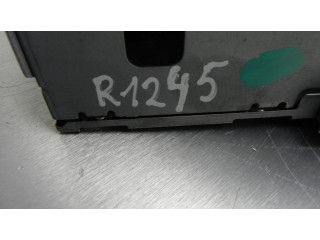 Радио/ проигрыватель CD/DVD / навигация