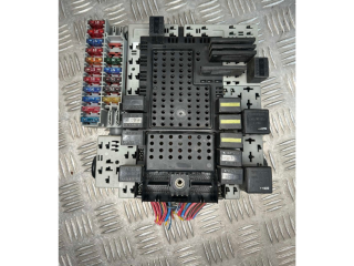 Блок предохранителей  8688153, 000001815990   Volvo S80    