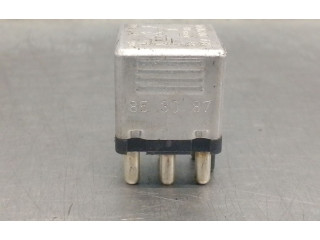 Pojistková skříňka 0015420219, 4RD00412200 Mercede-Benz S W126 1988