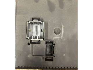 Блок предохранителей 8676391, 04W342   Volvo S60    