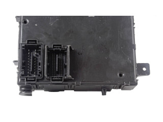 Блок предохранителей  39013502   Opel Meriva B    