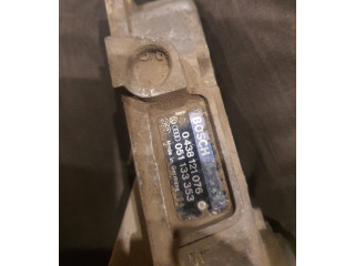 Vstřikovací lišta 051133353, 0438121076 Audi 100 S4 C4