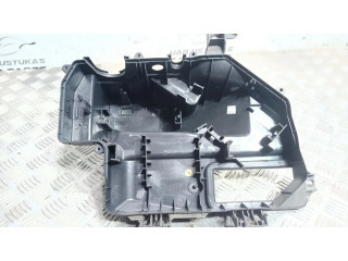 Другая деталь отсека двигателя