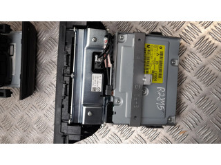 Радио/ проигрыватель CD/DVD / навигация