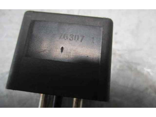 Pojistková skříňka 0015426519, 0332002197 Mercedes-Benz C W202 1997