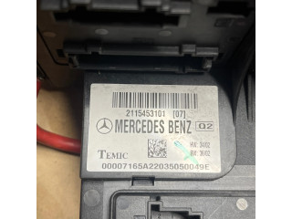 Блок предохранителей  2115453101   Mercedes-Benz E W211    