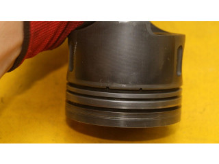 Píst    Mercedes-Benz E W211     