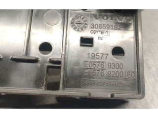 Pojistková skříňka Řídící jednotka BSM 30659192, E05769300   Volvo V40 2019