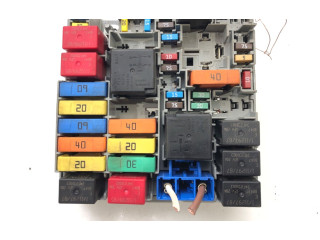 Блок предохранителей  52028777   Opel Combo D    