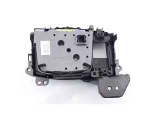 Радио/ проигрыватель CD/DVD / навигация