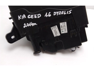 Блок предохранителей  91220A2463, 1879001316   KIA Ceed    