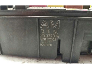 Блок предохранителей 13112920   Opel Vectra C    