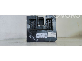 Блок предохранителей 5WA937086AE   Skoda Octavia Mk4    