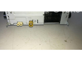 Радио/ проигрыватель CD/DVD / навигация