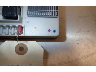 Pojistková skříňka 284B2EM04C Nissan Note (E11) 2006