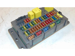 Блок предохранителей YQE103133, 518174404   Rover 75    