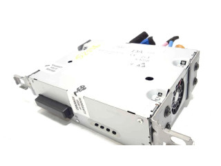 Радио/ проигрыватель CD/DVD / навигация