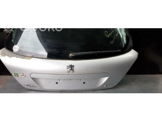 Задняя крышка (багажника)