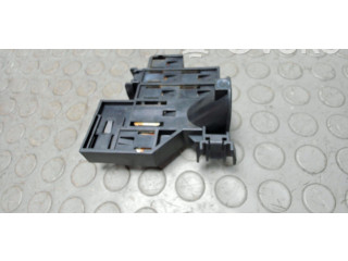 Блок предохранителей  8D1941824   Audi A6 S6 C6 4F    