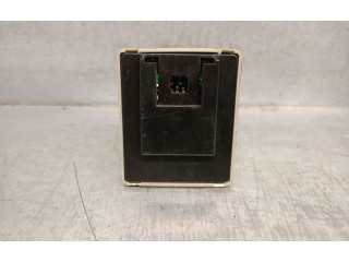 Блок предохранителей 88018SA000   Subaru Forester SG    