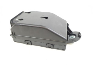 Блок предохранителей 32209198   Volvo S60    