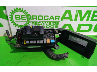 Блок предохранителей 911613E010   KIA Sorento    